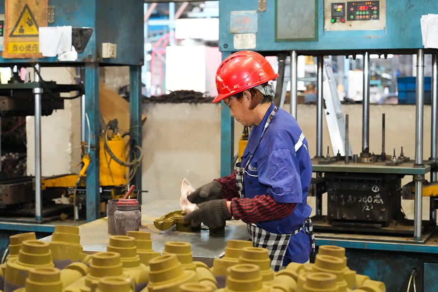 Изготовление стержней из песка с покрытием